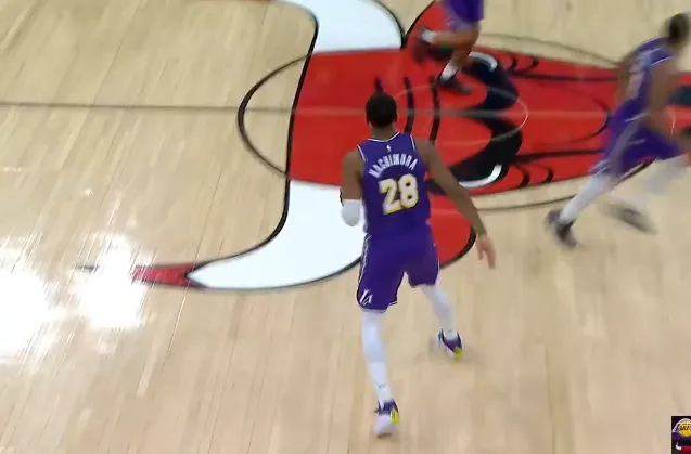 欧博官网-八村垒弧顶接球三分再中，目前11中9、三分5中4已经砍下22分